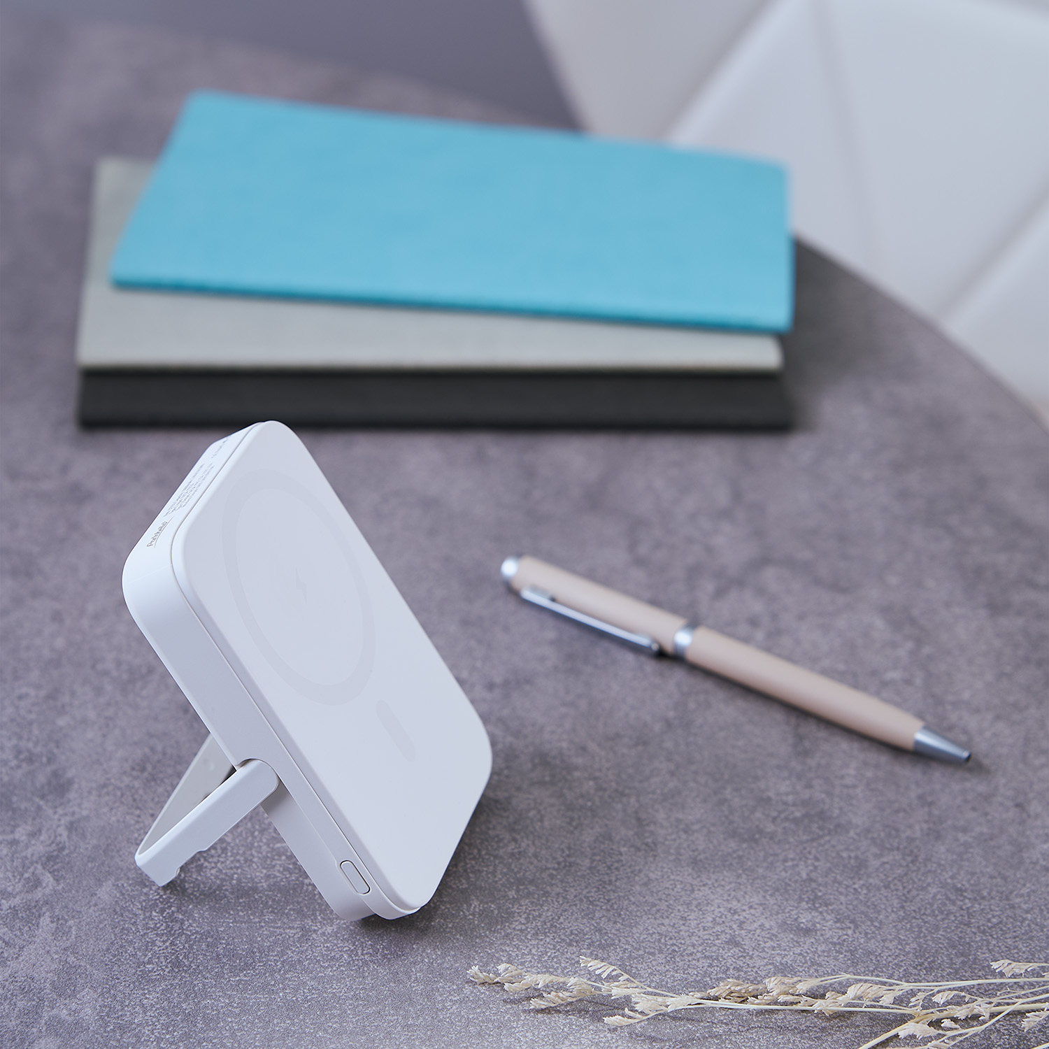 Внешний аккумулятор Юнион PD (Union PD) 10000mAh с функцией беспроводной зарядки 15W, белый Внешний аккумулятор Юнион PD (Union PD) 10000mAh с функцией беспроводной зарядки 15W, белый