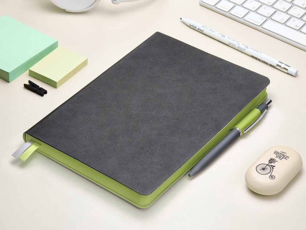 Ежедневник А5 датированный Boston 2026, серый с салатовым обрезом