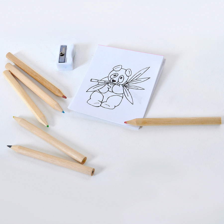 Набор цветных карандашей с раскрасками и точилкой "Figgy", 7,4х9х1,5см, дерево, картон, бумага