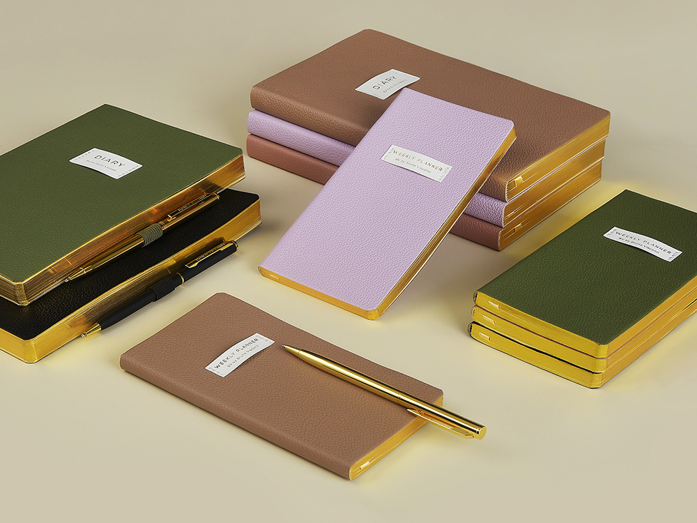 Еженедельник недатированный А6 Morandi. Пыльная роза с нашивкой, пыльно-розовый Еженедельник недатированный А6 Morandi. Пыльная роза с нашивкой, пыльно-розовый