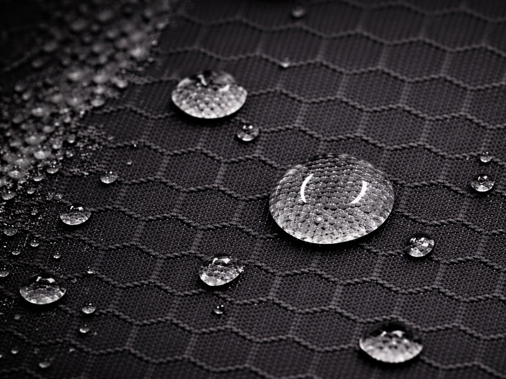 Сумка-слинг Nomad на одно плечо из водостойкого переработанного пластика, черный