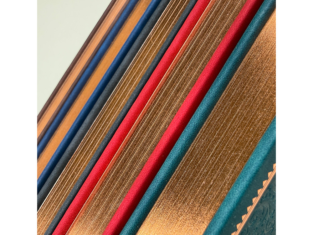 Ежедневник недатированный А4 Royal, черный с бронзовым срезом Ежедневник недатированный А4 Royal, черный с бронзовым срезом