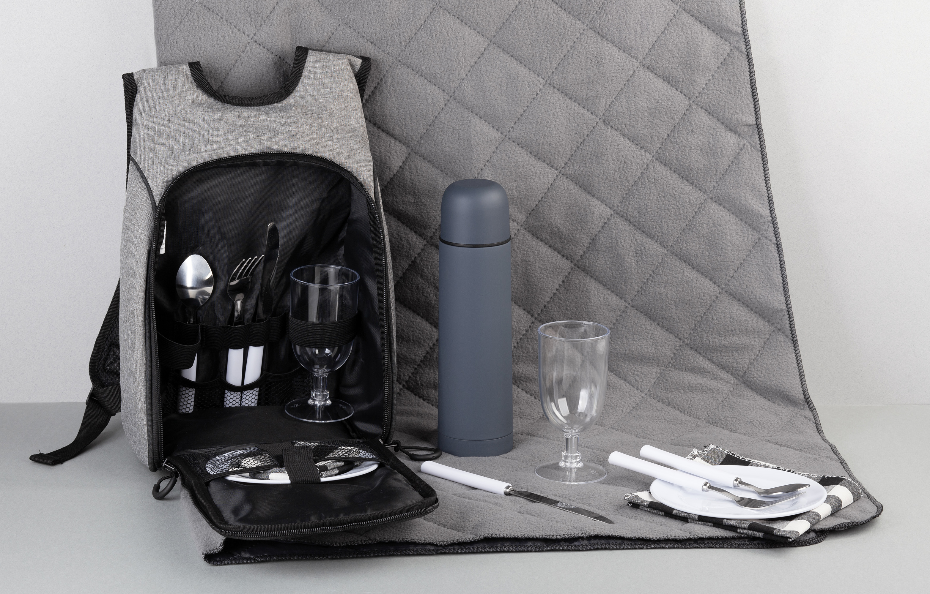 Набор для пикника "Швеция" на 2 персоны Набор для пикника "Швеция" на 2 персоны