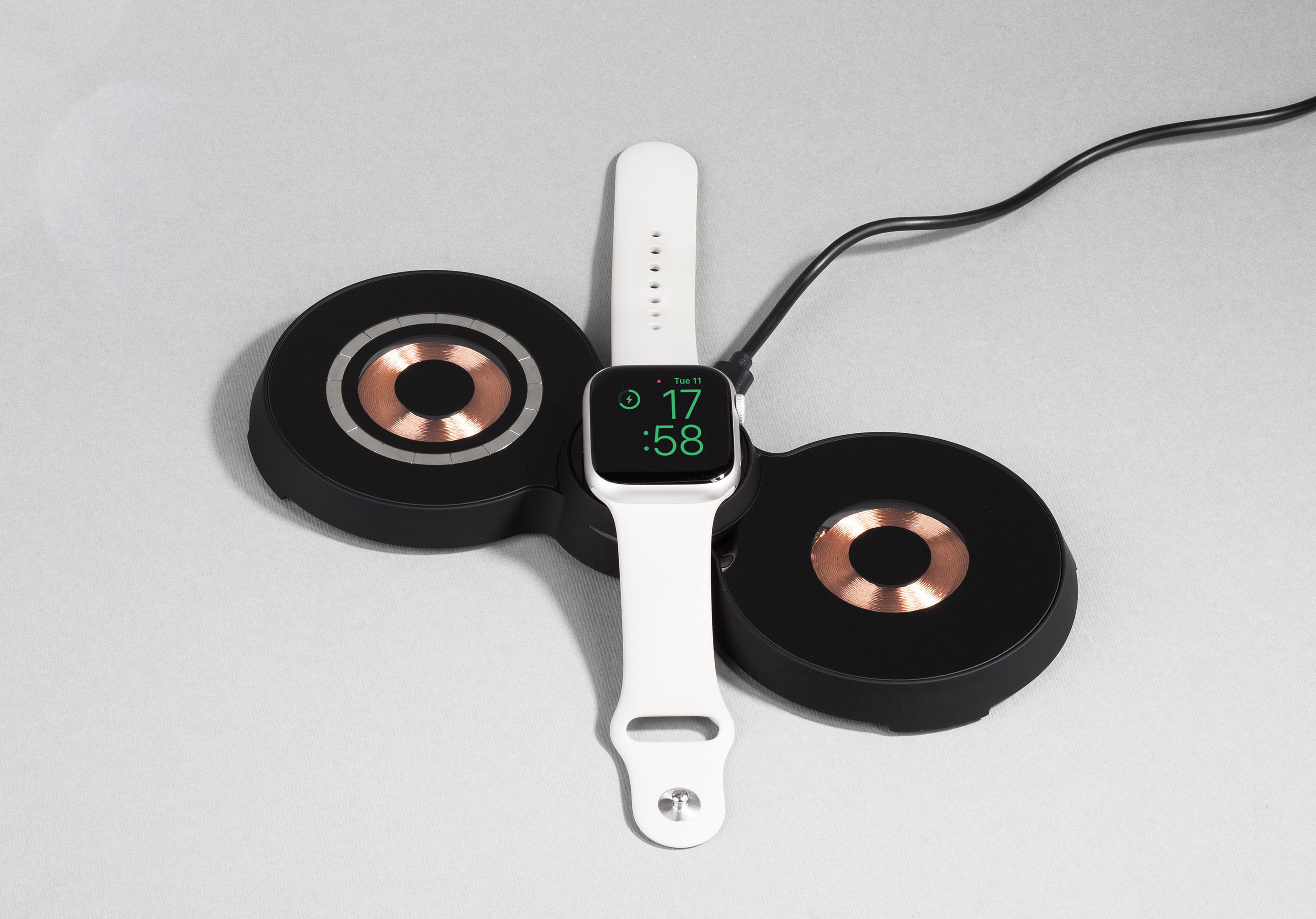 Беспроводная (15W) зарядная станция "Cheb" с прозрачным корпусом и MagSafe Беспроводная (15W) зарядная станция "Cheb" с прозрачным корпусом и MagSafe