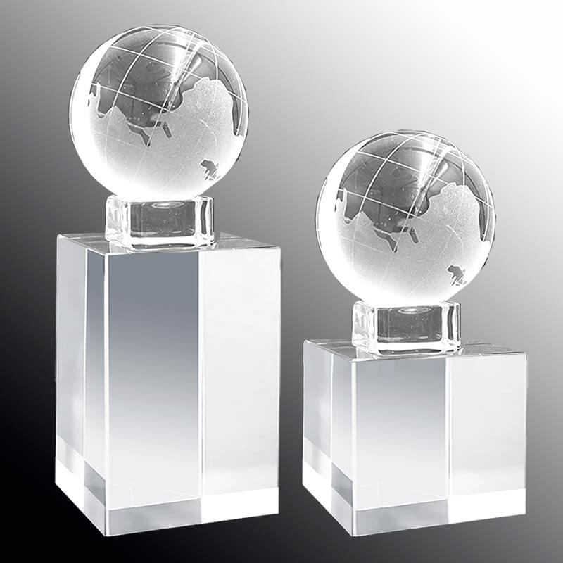 Награда из стекла глобус