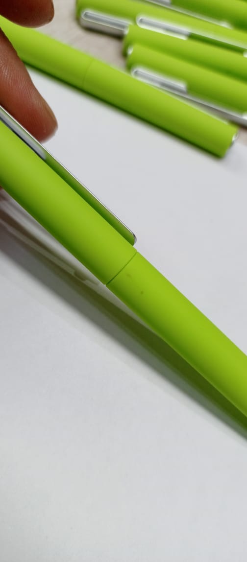 Ручка шариковая пластиковая Bon с покрытием soft touch, зеленое яблоко (Р) Ручка шариковая пластиковая Bon с покрытием soft touch, зеленое яблоко (Р)