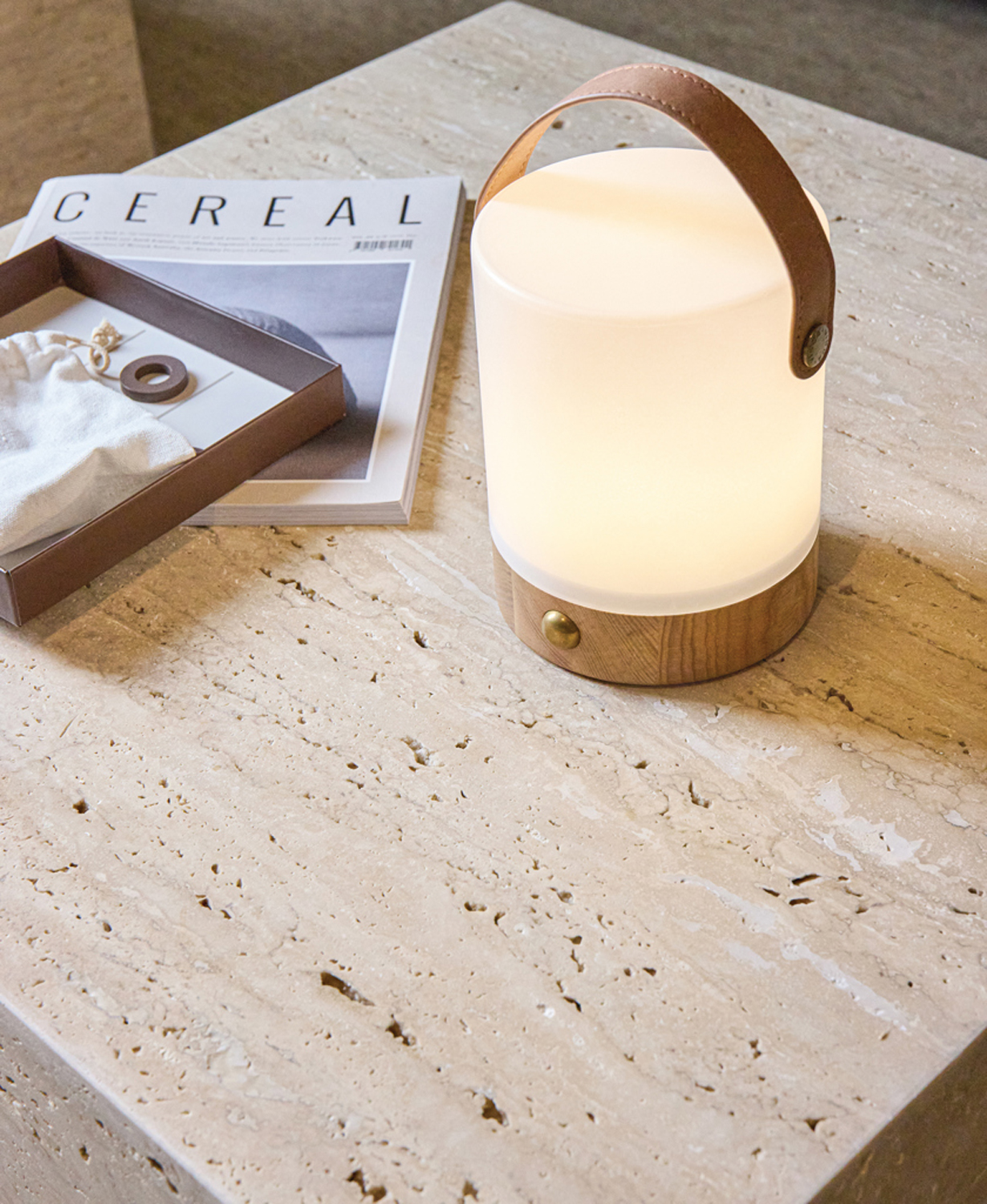 Настольная лампа VINGA Narni из переработанного ABS RCS