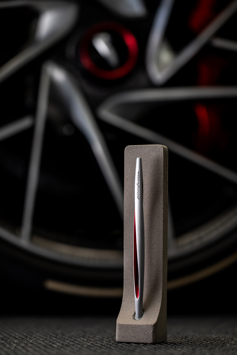 Вечная ручка Pininfarina Aero RED