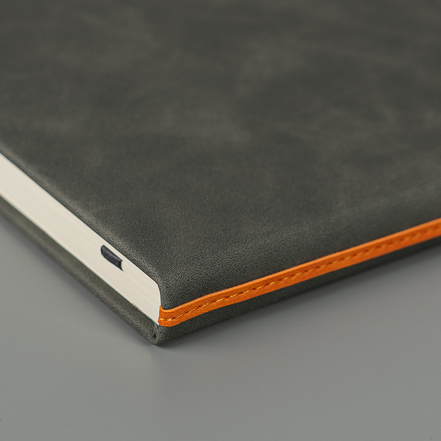 Ежедневник недатированный Muse, темно-серый, А5, с оранжевой декоративной полосой, блок в линейку