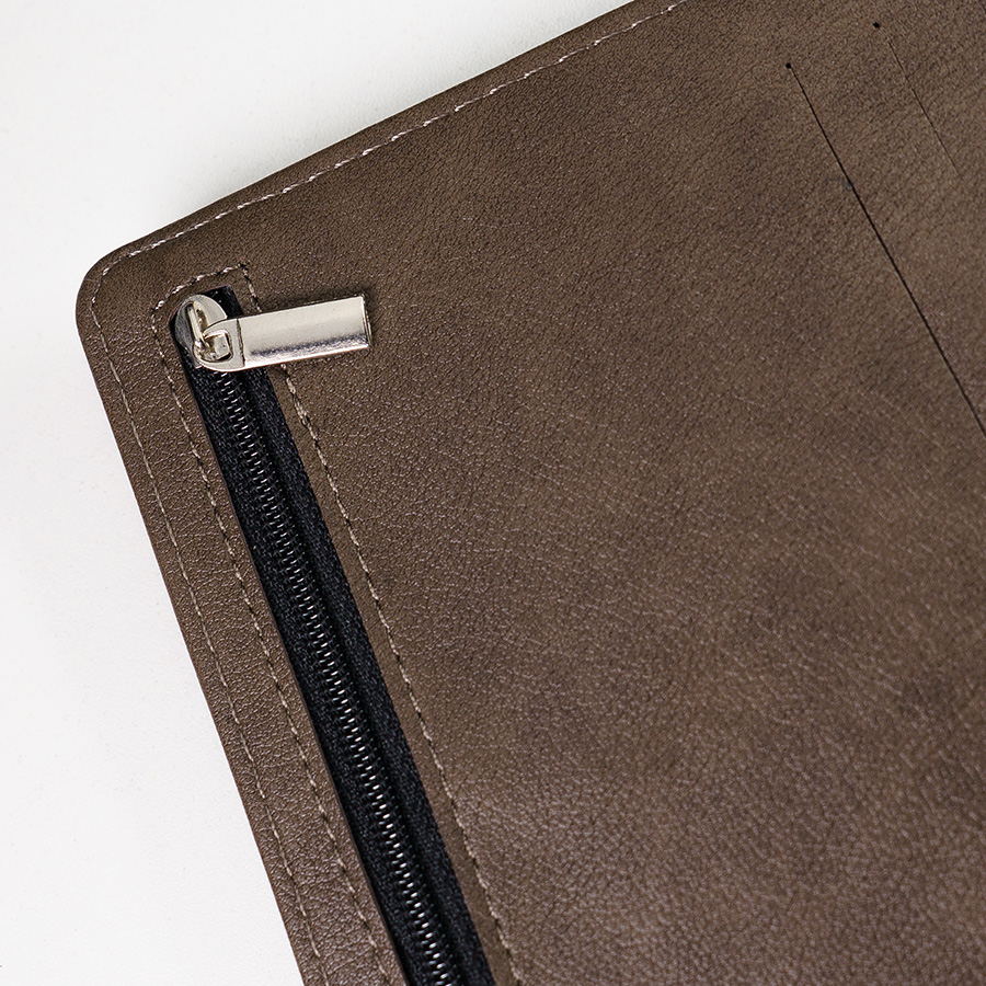 Ежедневник недатированный Coach, B5, коричневый, кремовый блок, подарочная коробка