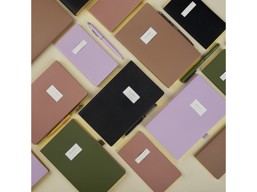 Еженедельник недатированный А6 Morandi. Пыльная роза с нашивкой, пыльно-розовый Еженедельник недатированный А6 Morandi. Пыльная роза с нашивкой, пыльно-розовый