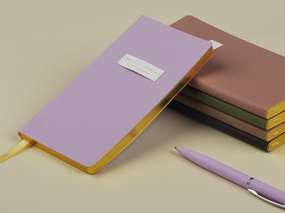 Еженедельник недатированный А6 Zefirс нашивкой, сиреневый