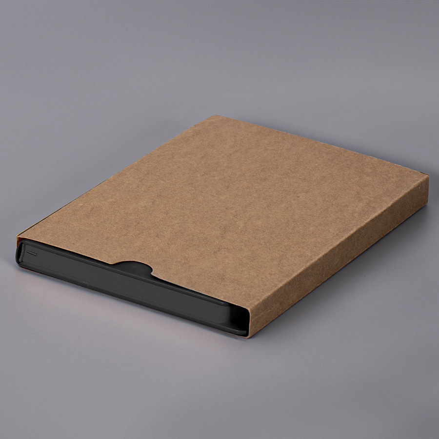 Ежедневник недатированный Solas, формат А5, с магнитом черный, кремовый блок в линейку