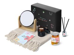 Подарочный набор Re:f. Shelter с пледом, зеркалом, свечой и диффузором Подарочный набор Re:f. Shelter с пледом, зеркалом, свечой и диффузором