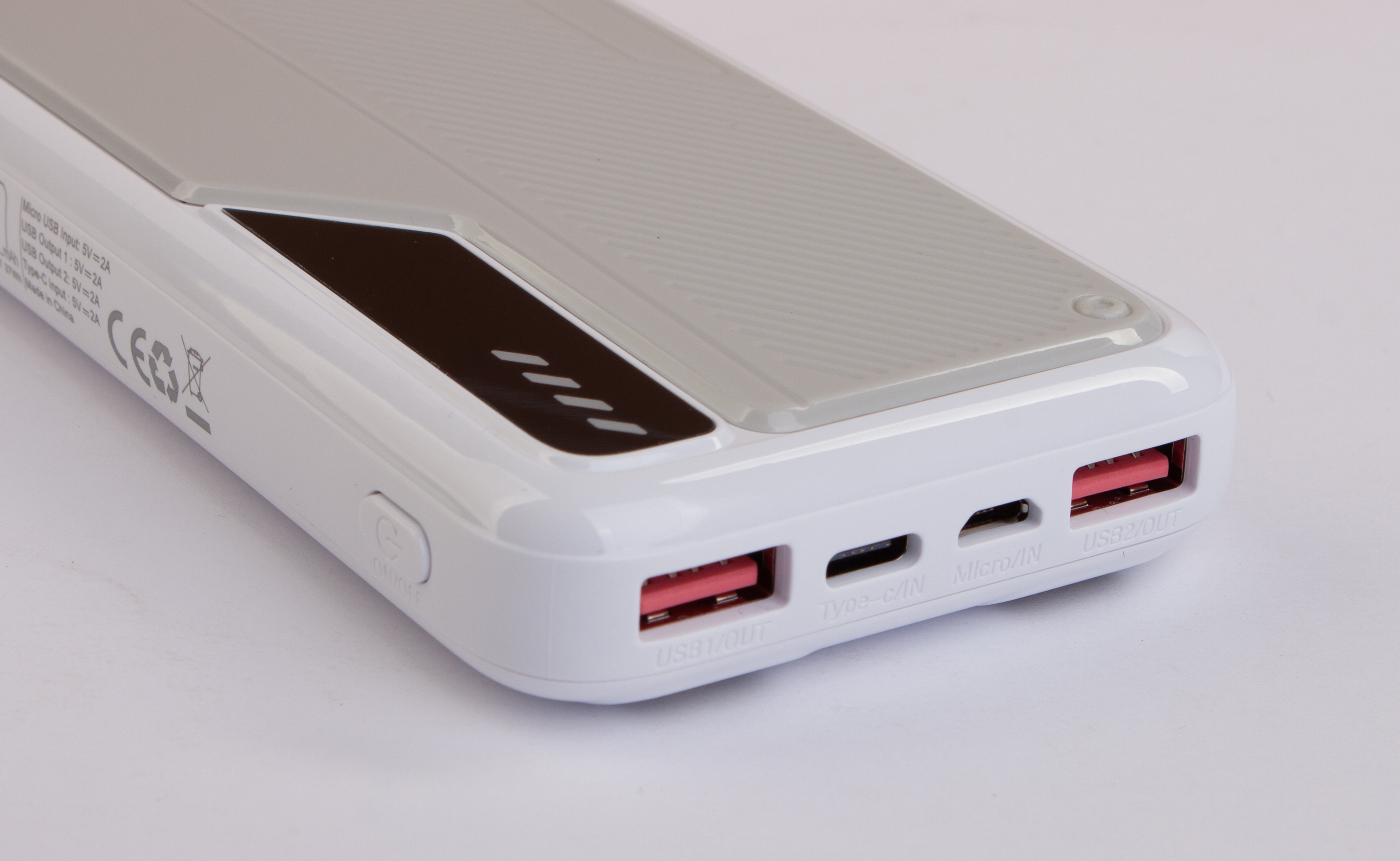 Зарядное устройство "Connect" 10000 mAh со встроенными Type-C/Lightning кабелями Зарядное устройство "Connect" 10000 mAh со встроенными Type-C/Lightning кабелями