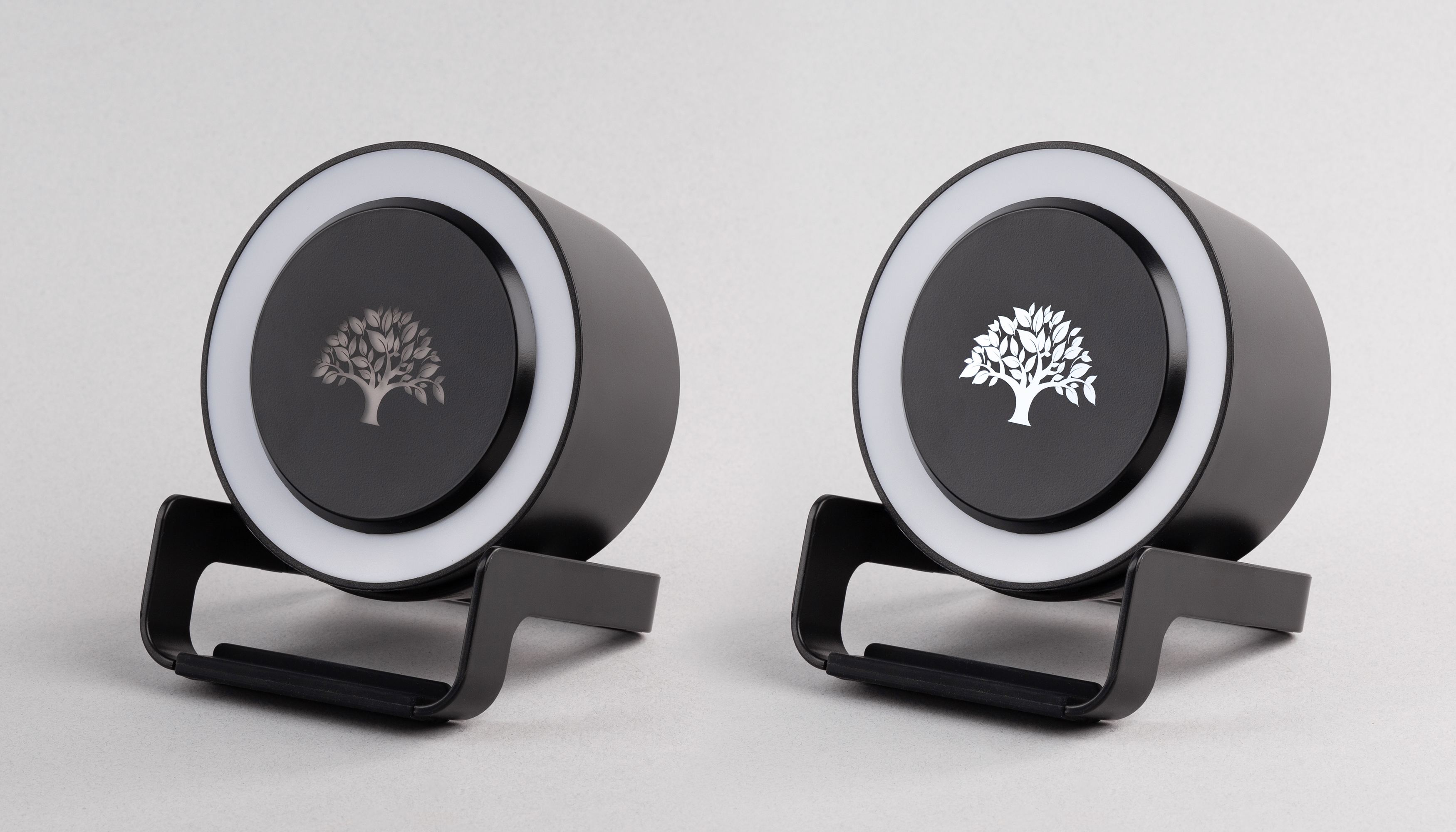 Bluetooth колонка-подставка "Smart Loud" с беспроводным (10W) зарядным устройством, лампой и подсветкой логотипа Bluetooth колонка-подставка "Smart Loud" с беспроводным (10W) зарядным устройством, лампой и подсветкой логотипа