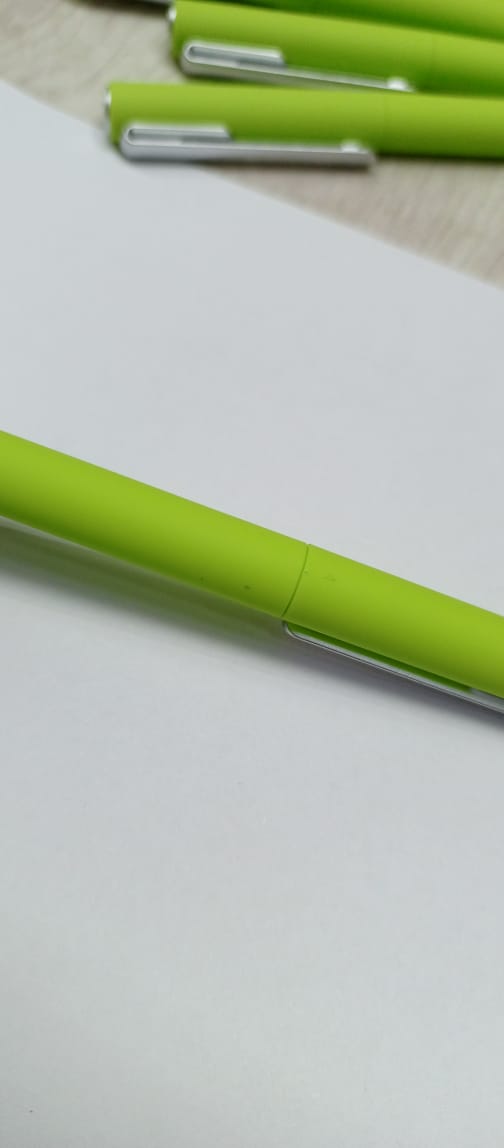 Ручка шариковая пластиковая Bon с покрытием soft touch, зеленое яблоко (Р) Ручка шариковая пластиковая Bon с покрытием soft touch, зеленое яблоко (Р)