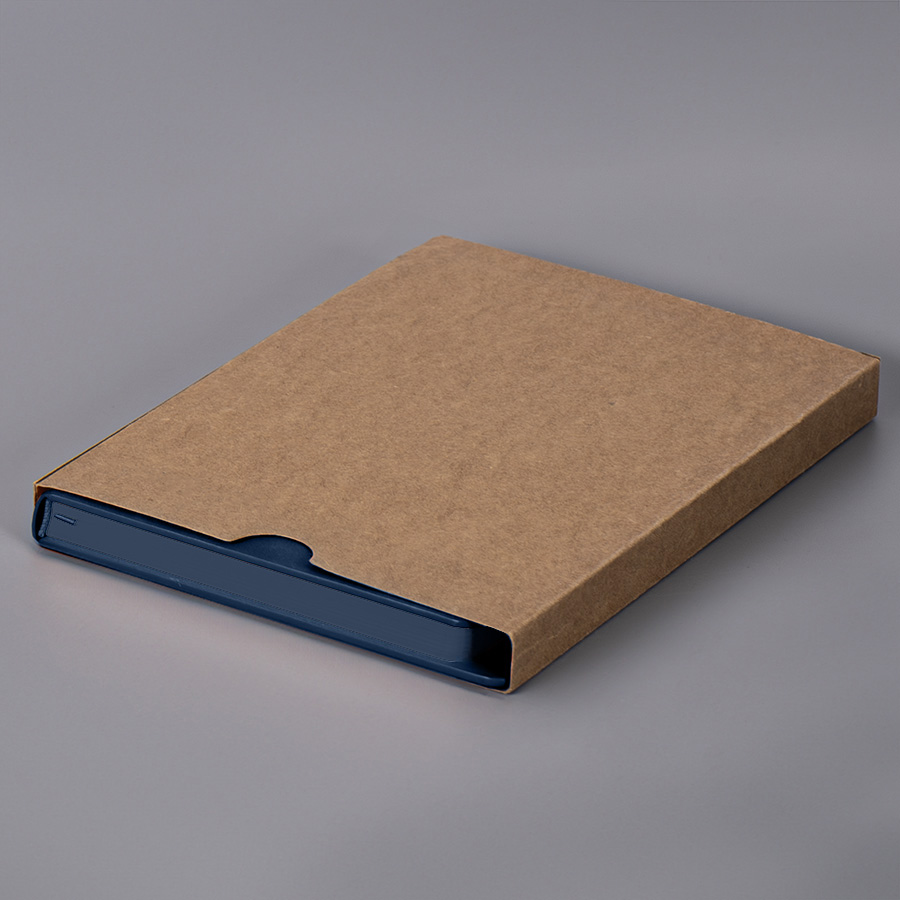 Ежедневник недатированный Solas, формат А5, с магнитом темно-синий, кремовый блок  в линейку