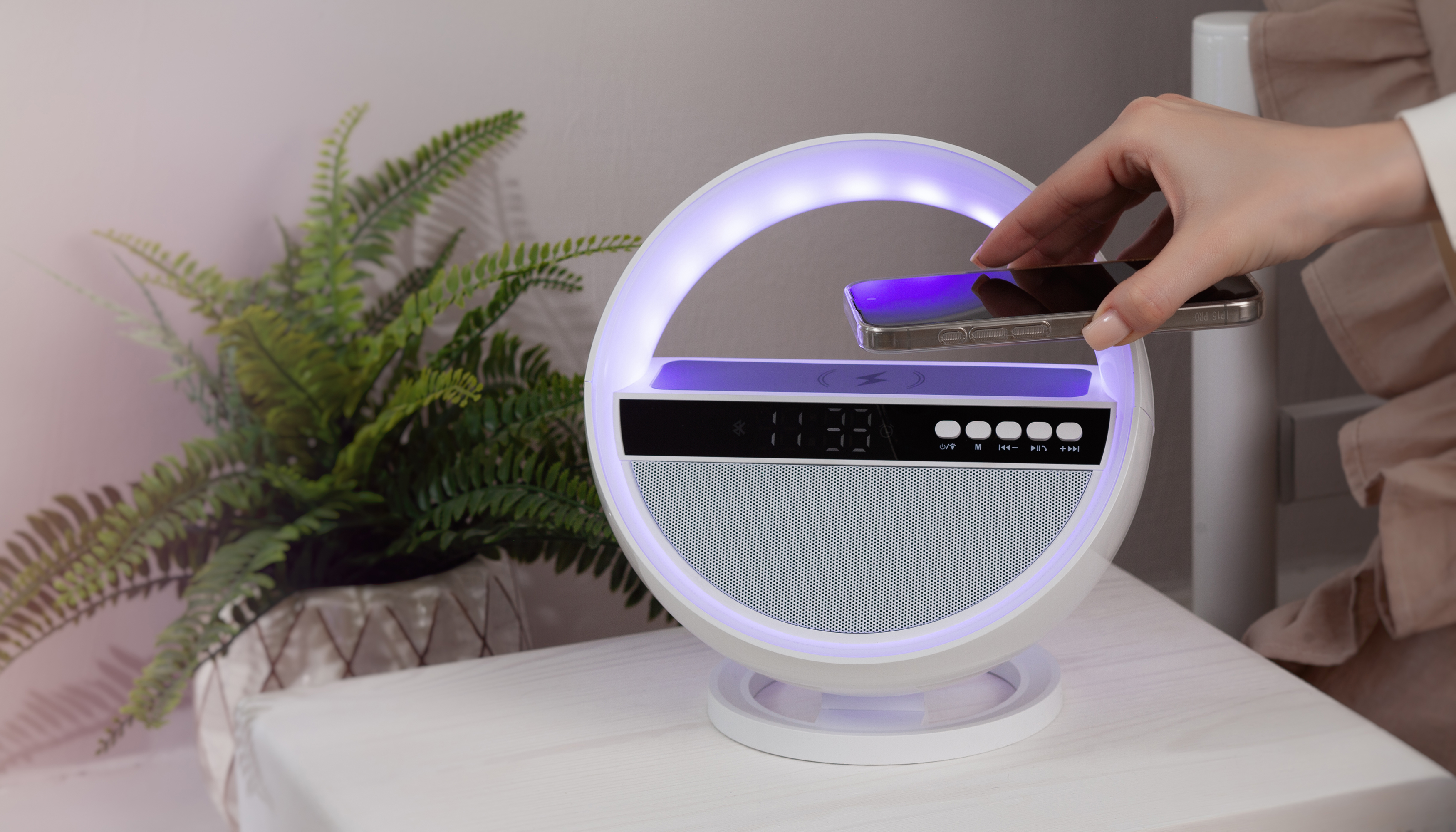 Bluetooth колонка "Smart Orb" 5Вт с беспроводным (15W) ЗУ, лампой, часами, FM радио Bluetooth колонка "Smart Orb" 5Вт с беспроводным (15W) ЗУ, лампой, часами, FM радио