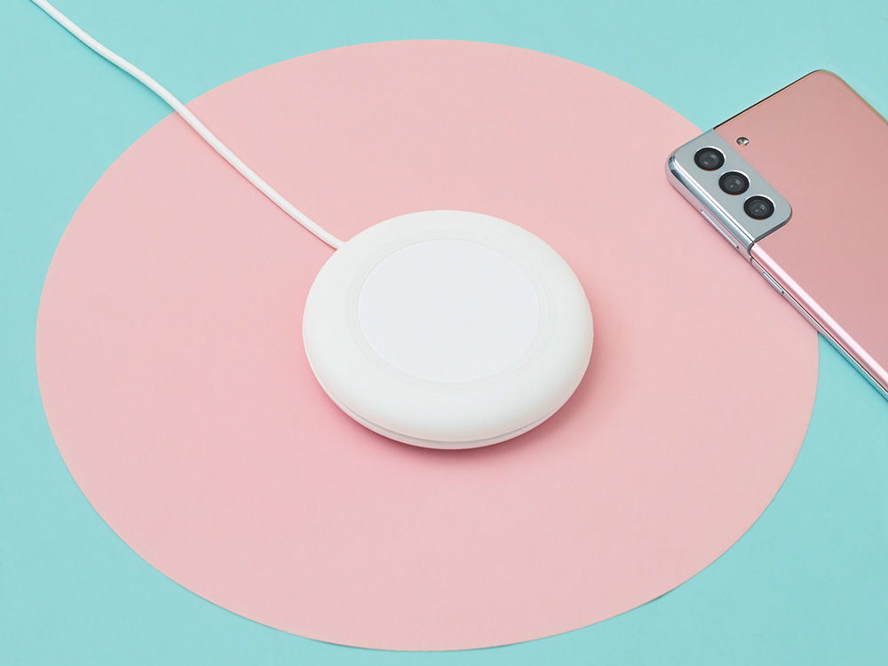 Беспроводное зарядное устройство со встроенным кабелем 2-в-1 Disc, белый