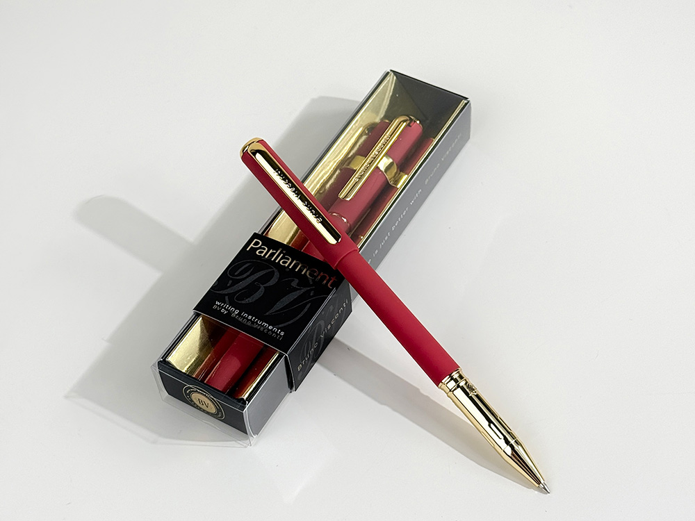 Ручка пластиковая шариковая Parliament, 0,7 мм, синие чернила, красный/золотистый Ручка пластиковая шариковая Parliament, 0,7 мм, синие чернила, красный/золотистый