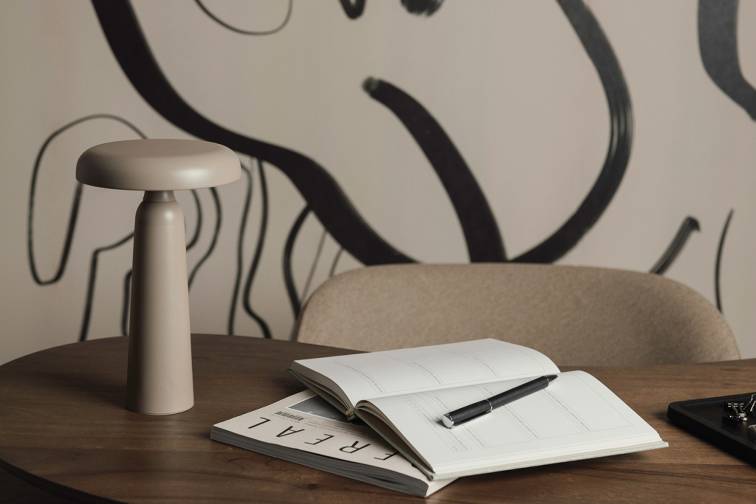 Настольная лампа VINGA Avery RCS